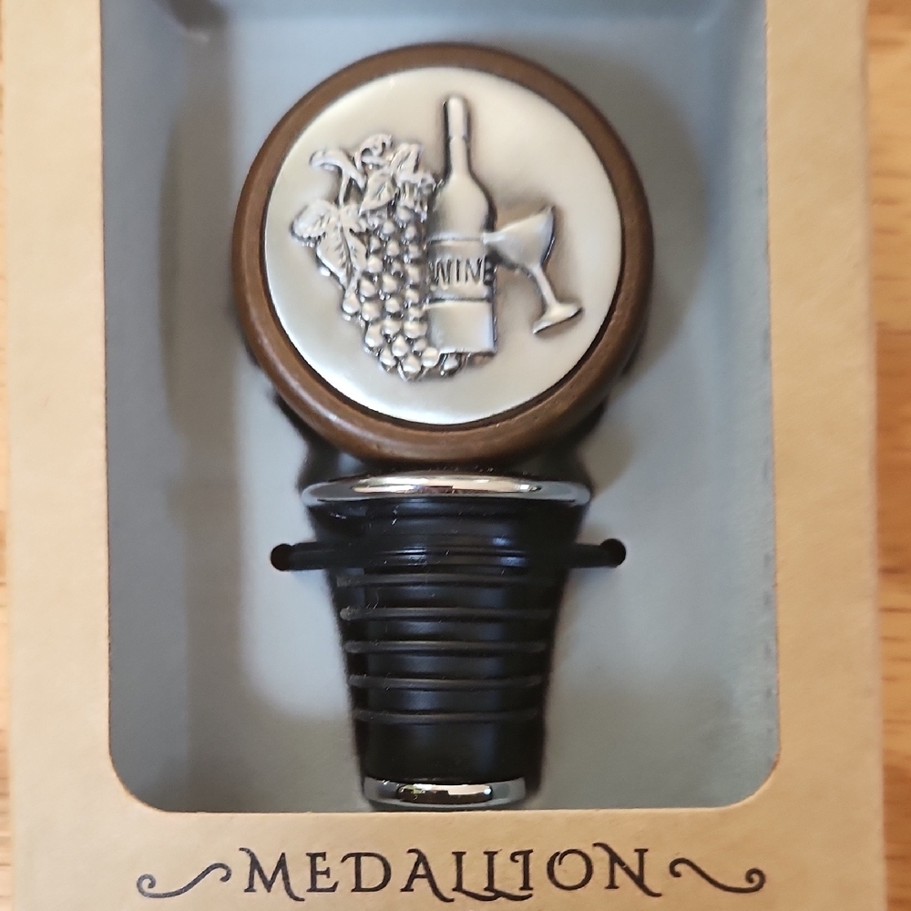 NIB Prodyne Medallion Bottle Stopper - Picture 4 of 10